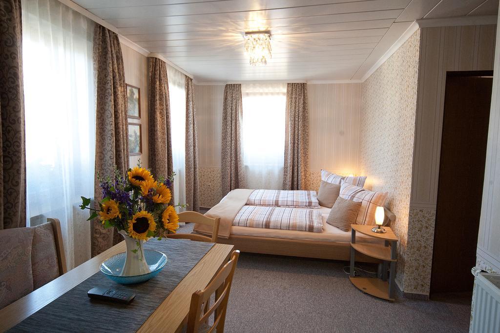 Haus Jutta Hotel Goessweinstein Buitenkant foto